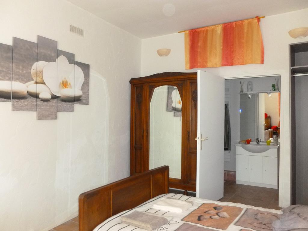 カスティヨン・デュ・ガール Les Croisees Bed & Breakfast エクステリア 写真